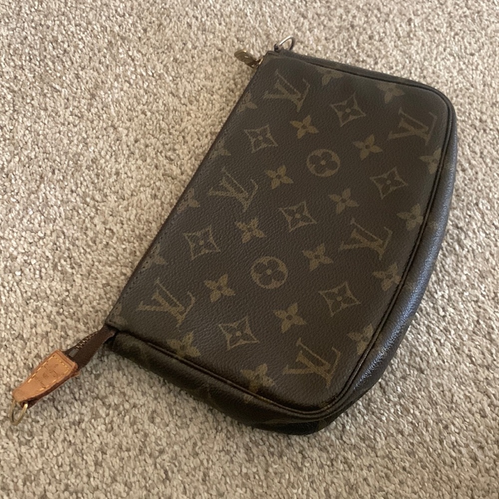 Louis Vuitton Pochette Accessories